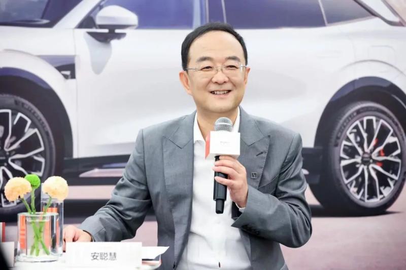 极氪CEO安聪慧:纯电SUV需要被重新定义,极氪全年交付目标23万辆| 每日经济网