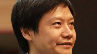 雷军突然杀回来了，冲上热搜第一