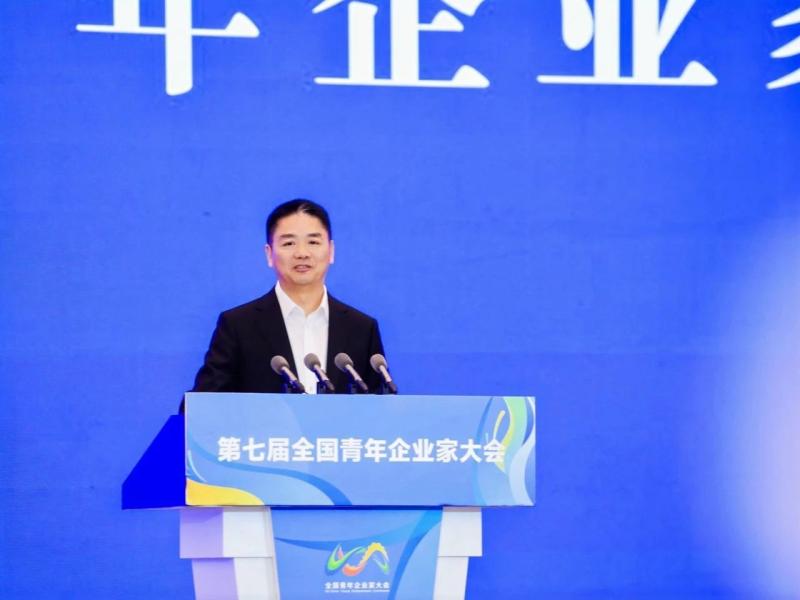 刘强东落地杭州-800.jpg